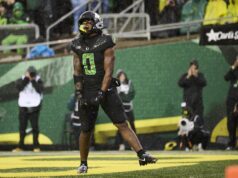 8 Oregon, ktorý sa stará o vlastný biznis s Minnesotou v pamiatkach Futbal NCAA: Wisconsin v Oregone