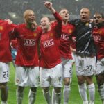 Hráči Manchestru United vrátane Darrena Fletchera oslavujú víťazstvo vo finále Ligy majstrov v roku 2008
