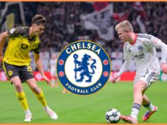 Aaron Anselmino z Chelsea žiari za Dortmund Aaron Anselmino v akcii za Borussiu Dortmund