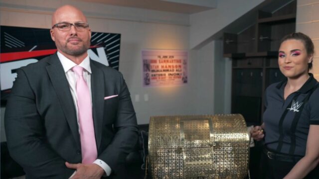 Adam Pearce oficiálne oznamuje, že 2-násobný majster sveta v ťažkej váhe sa konečne vracia na WWE RAW na MSG
