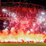Stret Ajaxu s Groningenom sa skončil po odpálení ohňostroja v aréne Johana Cruyffa.