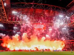 Ajax ukončil zápas po piatich minútach po tom, čo na štadióne odpálil OHŇOSTROJ Stret Ajaxu s Groningenom sa skončil po odpálení ohňostroja v aréne Johana Cruyffa.