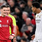 LIVERPOOL, ANGLICKO – 4. NOVEMBRA: (VYCHÁDZA SLNKO, VONKA SLNKO) Florian Wirtz z Liverpoolu a Jude Bellingham z Realu Madrid reagujú počas fázy MD4 zápasu Ligy majstrov UEFA 2025/26 medzi Liverpool FC a Real Madrid CF na Anfielde 4. novembra v Liverpoole, Anglicko. (Foto Liverpool FC/Liverpool FC cez Getty Images)