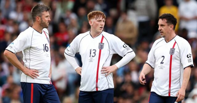 Aké je skutočné meno Angry Ginge? Som obrovský čistý majetok Angry Ginge s Michaelom Carrickom a Garym Nevilleom počas Soccer Aid