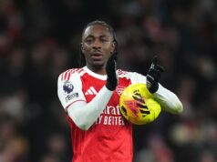 Ako Eberechi Eze zosmiešnil Tottenham a zmenil osud Arsenalu v Premier League Eze oslavuje štvrtý gól svojho tímu v zápase, čím zavŕšil svoj hetrik (PA)