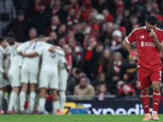 Ako Forest takticky odhalil Liverpool Mac Allister sa zameria na svoju značku (žltá). Murillo začína vedľa Salaha a potom sa presunie na zadnú tyč. Szoboszlai sa ho rozhodol zdvihnúť a umožnil tak Gibbs-Whiteovi zaútočiť na blízku žrď