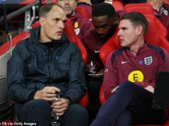 Ako Thomas Tuchel a Anthony Barry zosnovali plán majstrovstiev sveta Anglicka v mníchovskej kaviarni: Asistent Three Lions odhaľuje, čo bude kľúčové pre ukončenie 60-ročného čakania na veľký trofejný triumf na vyčerpávajúcom turnaji Anthony Barry (vpravo) a Thomas Tuchel dúfajú, že sa im podarí získať triumf vo Svetovom pohári