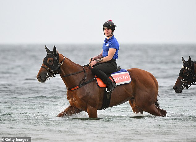 Ako ovplyvní mokrá trať vášho pretekára v Melbourne Cup, ak Obľúbený závod Half Yours nie je cudzí na mokre a je osvedčeným hráčom na ťažkej trati