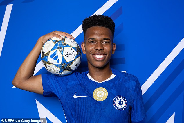 Ako sa Estevao stal zázračným dieťaťom Chelsea za 104 miliónov Estevao Willian oficiálne prestúpil do Chelsea z Palmeiras začiatkom tohto roka po dovŕšení 18 rokov, pričom dohoda by mohla stúpnuť na 55 miliónov libier.