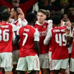 Arsenal oslavuje strelený gól