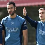 Christian Norgaard na tréningu Arsenalu s Mikelom Merinom, Leandrom Trossardom, Martinom Odegaardom a Martinom Zubendishom