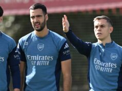 Ako trénerov som mal Mikela Artetu a Thomasa Franka – takto je šéf Arsenalu iný. Christian Norgaard na tréningu Arsenalu s Mikelom Merinom, Leandrom Trossardom, Martinom Odegaardom a Martinom Zubendishom