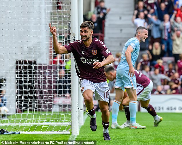 Ako vysoko lietajúci Hearts vytvorili svoju ikonickú pieseň Claudio Braga Claudio Braga si za pár mesiacov v Hearts vyslúžil jeden z najpopulárnejších spevov vo futbale.