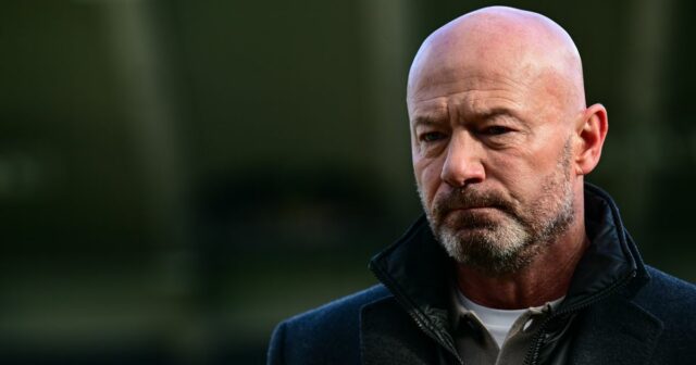 Alan Shearer pred televíznou kamerou.