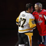 Alex Ovečkin reaguje na gratulačné správy Penguins po 900. góle