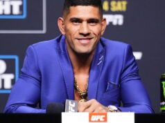 Alex Pereira vzdoruje doktorom UFC, vyzúva topánku zo zlomenej nohy Alex Pereira vzdoruje doktorom UFC, vyzúva topánku zo zlomenej nohy