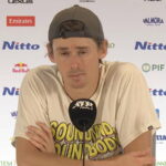 Alex de Minaur bol nútený znášať extra agóniu po porážke Lorenza Musettiho