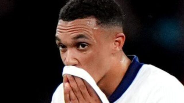 Alexander-Arnold dostal brutálnu anglickú previerku reality od Tuchela v podobe Alexander-Arnold dostal brutálnu anglickú previerku reality od Tuchela v podobe dvoch Liverpoolskych podriadených