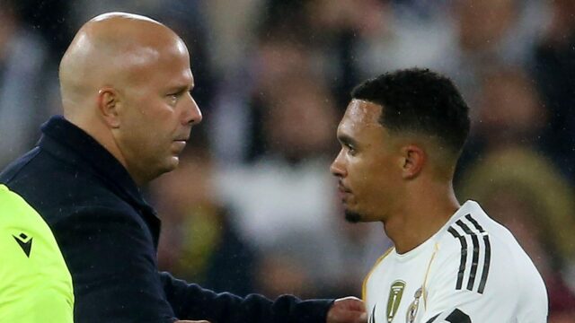 Alexander-Arnold dostal „dvojslovnú správu“ a „brutálny výsmech“ pri „šokujúcom“ návrate na Anfield
