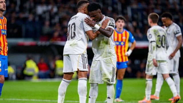 Alonso bráni Mbappého, Vinícius nad Realom Madrid penaltu minul
