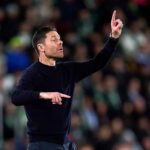 Alonso hovorí s Mbappem, Asenciom, Viniciusom, Camavingom a Luninom po Olympiacos 3:4 s Realom Madrid