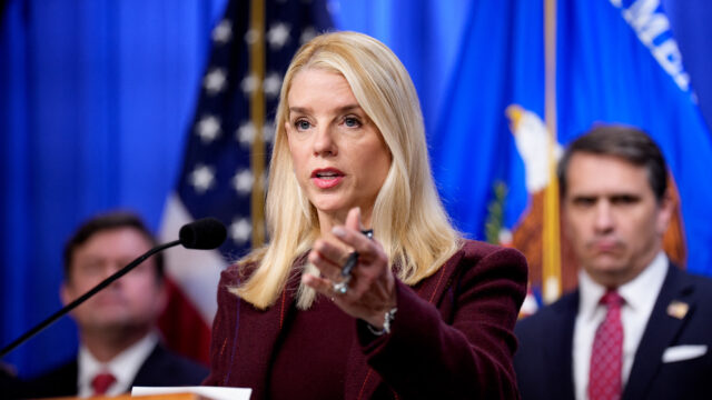 Americké ministerstvo spravodlivosti sa zaviazalo zverejniť súbory Epsteina do 30 dní | politika
