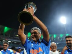 Amol Muzumdar po víťazstve na Majstrovstvách sveta žien 2025 obnovuje ikonickú oslavu vlajky Rohita Sharmu z Barbadosu (Sledovať) Amol Muzumdar po víťazstve na Majstrovstvách sveta žien 2025 obnovuje ikonickú oslavu vlajky Rohita Sharmu z Barbadosu (Sledovať)