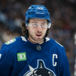 Analytik z Vancouveru dekóduje vzdialený postoj Quinna Hughesa s médiami uprostred množiacich sa klebiet