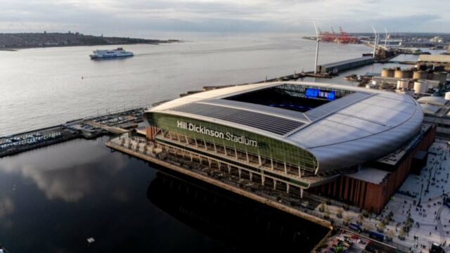Andy Burnham poukazuje na kľúčovú vlastnosť nového štadióna Evertonu, ktorá Tottenhamu chýba
