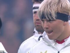 Anglická hviezda Henry Pollock rozdeľuje fanúšikov vyzývavým gestom počas ikonického predzápasu Haka na Novom Zélande Henry Pollock si oblizol pery, keď Nový Zéland v sobotu predvádzal predzápas Haka