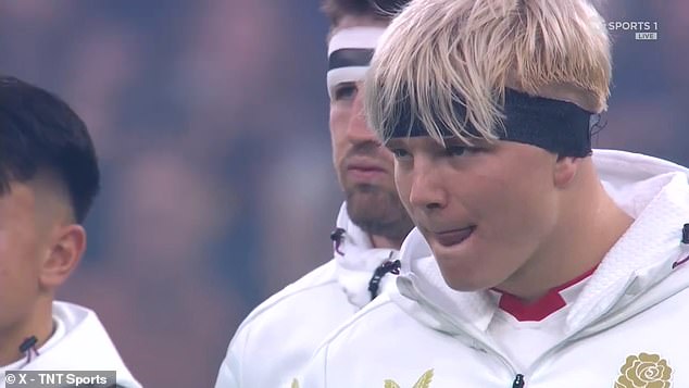 Anglická hviezda Henry Pollock rozdeľuje fanúšikov vyzývavým gestom počas ikonického Henry Pollock si oblizol pery, keď Nový Zéland v sobotu predvádzal predzápas Haka