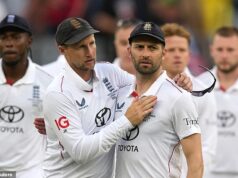 Anglická hviezda je hlavnou pochybnosťou o zranení pre rozhodujúci druhý Ashes Test po tom, čo utrpela problémy s kolenom v dvojdňovom debakli v Perthe Anglický rýchly nadhadzovač Mark Wood sa ukázal ako hlavná pochybnosť pre druhý Ashes Test