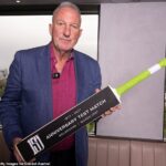 Anglický kriketový velikán Ian Botham (na obrázku) verí, že turisti urobili obrovskú chybu pri príprave na popol