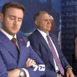 Legenda rýchleho bowlingu Stuart Broad zostal znechutený prepustením Joea Roota na druhý deň prvého testu Ashes, keď komentoval pre Channel Seven (na obrázku)