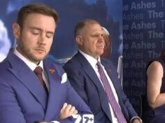 Anglická kriketová legenda Stuart Broad veľmi výstižne komentuje prácu pre Channel Seven, keď odhaľuje, čo si myslel počas TEJTO virálnej chvíľky Ashes. Legenda rýchleho bowlingu Stuart Broad zostal znechutený prepustením Joea Roota na druhý deň prvého testu Ashes, keď komentoval pre Channel Seven (na obrázku)