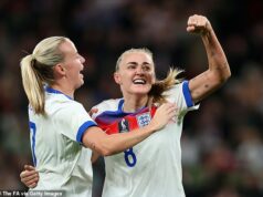 Anglicko 8:0 Čína: Búrlivé levice Sariny Wiegmanovej umlčali pochybovačov osemgólovou ranou, keď Georgia Stanway dosiahla hetrik Stanwayov hetrik zavŕšil ďalší výnimočný prejav najspoľahlivejšieho hráča Anglicka