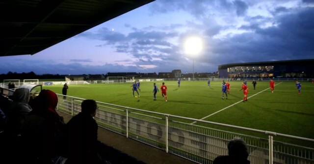 Anglický futbalový klub potvrdil „prestup svetového rekordu“ týždne po „podpísaní Štadión FC Aveley