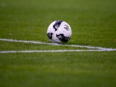 Anglický mimoligový súboj sa vzdal po údajnom sexistickom zneužívaní rozhodcu Anglický mimoligový súboj sa vzdal po údajnom sexistickom zneužívaní rozhodcu