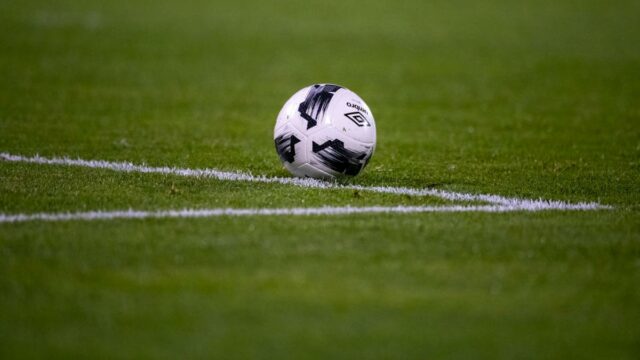 Anglický mimoligový súboj sa vzdal po údajnom sexistickom zneužívaní rozhodcu Anglický mimoligový súboj sa vzdal po údajnom sexistickom zneužívaní rozhodcu