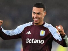 Anglický stredopoliar Morgan Rogers vymenil modriny za romantiku s Leah Taylor z Love Island Morgan Rogers z Aston Villy oslavuje