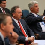 Anjeli, ktorí zobrazujú Tylera Skaggsa ako prefíkaného narkomana počas prebiehajúceho súdneho procesu