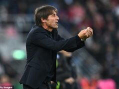 Antonio Conte by dnes mohol Opustiť Neapol, keďže smeruje na krízové rozhovory po komentároch „mŕtveho muža“ – a po tom, čo prestupy Rasmusa Hojlunda, Kevina De Bruyna a Co označil za „chybu“ Antonio Conte je pripravený na kritické rozhovory s predstavenstvom Neapolu, keďže jeho budúcnosť vyzerá neistá
