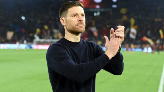 Arne Slot čelí kontrole Liverpoolu, keď sa situácia Xabiho Alonsa v Reale Madrid vyjasnila
