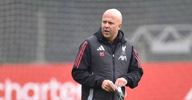 Arne Slot "chce späť hráča Liverpoolu", keďže Reds "blízko" pri Arne Slot