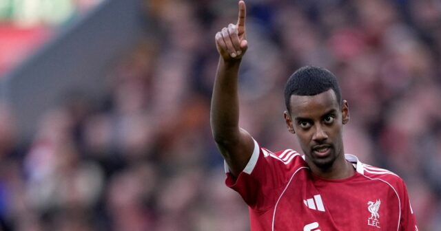 Alexander Isak počas zápasu Liverpoolu