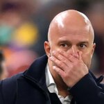 Arne Slot, manažér Liverpoolu, reaguje na zápas MD5 fázy Ligy majstrov UEFA 2025/26 medzi Liverpool FC a PSV Eindhoven na Anfielde