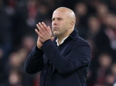 Arne Slot povedal, aby „bojoval ďalej“ medzi výzvami, aby bol šéf Liverpoolu odvolaný po tom, čo dohliadal na DEVIŤ prehier počas posledných 12 zápasov na šampionáte Trénerovi Liverpoolu Arnemu Slotovi bolo povedané, aby „bojoval“ uprostred vonkajšieho hluku o bezpečnosť svojho zamestnania