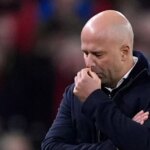 Arne Slot je pod tlakom ako hlavný tréner Liverpoolu.