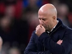 Arne Slot povedal, že stratí prácu v Liverpoole, pokiaľ nedôjde k zásadnej zmene, ktorú si vyžiadali hviezdy Anfieldu Arne Slot je pod tlakom ako hlavný tréner Liverpoolu.