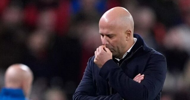 Arne Slot povedal, že stratí prácu v Liverpoole, pokiaľ nedôjde Arne Slot je pod tlakom ako hlavný tréner Liverpoolu.